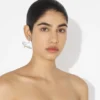 La boucle d&rsquo;oreille en forme de cœur avec épingle de sûreté