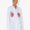 La chemise à imprimé « Red Blurry Roses » La chemise à imprimé « Red Blurry Roses »