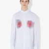La chemise à imprimé « Red Blurry Roses » La chemise à imprimé « Red Blurry Roses »
