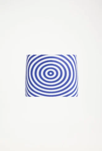 La mini-jupe bleue à motif « Target »