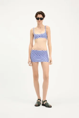 La mini-jupe bleue à motif « Target »