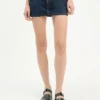 La mini-jupe en denim ajustée