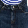 La mini-jupe en denim ajustée