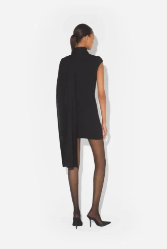 La robe courte conique