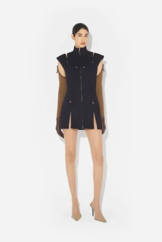 La robe courte en denim fendue La robe courte en denim fendue
