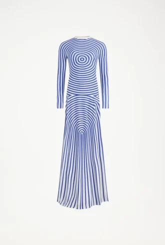 La robe longue bleue à motif « Target »