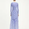 La robe longue bleue à motif « Target »
