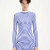 La robe longue bleue à motif « Target »