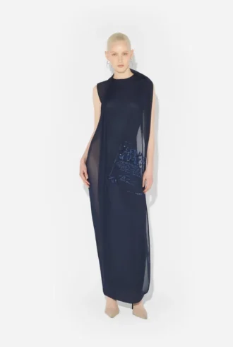La robe longue brodée bleu marine