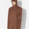 La veste de costume à rayures fines et capuche La veste de costume à rayures fines et capuche