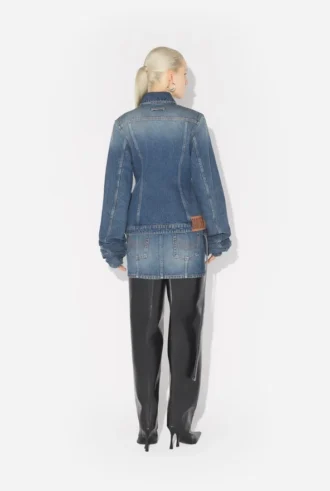 La veste en denim bleu à manches oversize