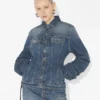 La veste en denim bleu à manches oversize