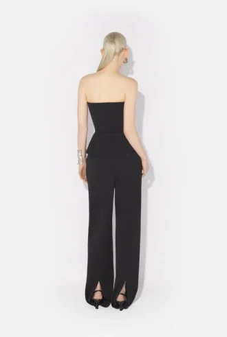 Le pantalon noir à étriers