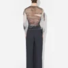 Le haut gris « Blurry Roses »