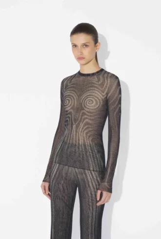 Le haut noir à spirales