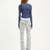 Le jeans en denim à fleurs Curved
