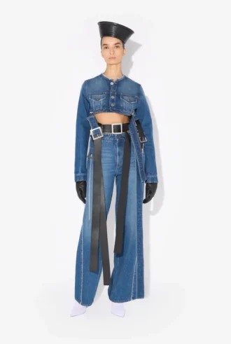 Le jean en denim avec ceinture