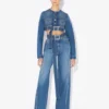 Le jean en denim avec ceinture