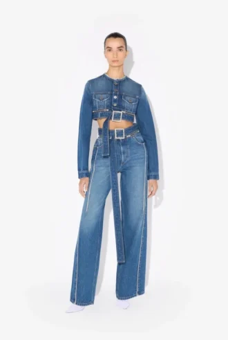 Le jean en denim avec ceinture