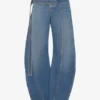 Le jean en denim bleu à lanière Le jean en denim bleu à lanière