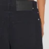 Le jean en denim à boutons-pression