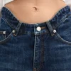 Le jean en denim Curved