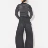 Le jean en denim noir à lanière Le jean en denim noir à lanière