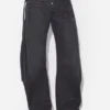 Le jean en denim noir à lanière Le jean en denim noir à lanière