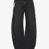 Le jean en denim noir à lanière Le jean en denim noir à lanière