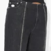 Le jean noir à fermetures éclair