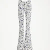 Le jeans en denim à fleurs Curved
