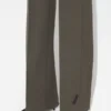 Le pantalon à boutonnières