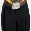 Le pantalon de costume ajusté