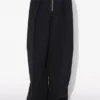 Le pantalon en crêpe Le pantalon en crêpe