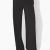 Le pantalon noir à étriers