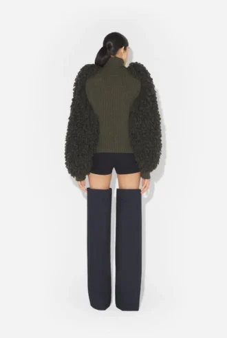 Le pull à mailles bouclées Le pull à mailles bouclées