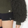 Le pull à mailles bouclées