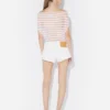 Le short en denim blanc boutonné
