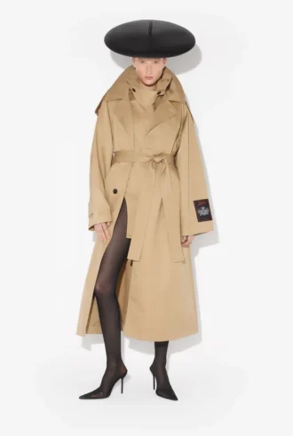 Le trench-coat déstructuré Le trench-coat déstructuré